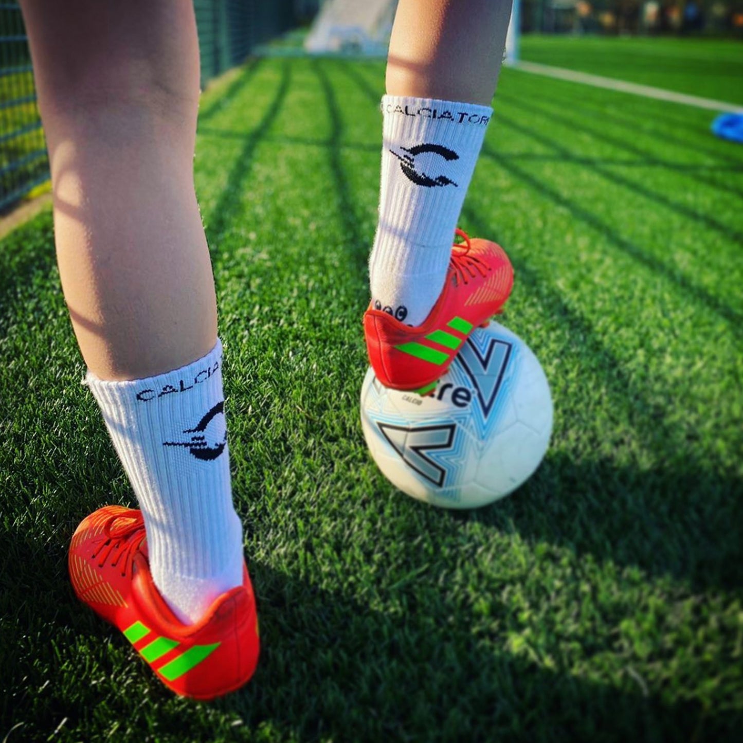 COOLMAX - GRIP SOCKS - MIDCALF - WHITE - (MEDIUM)